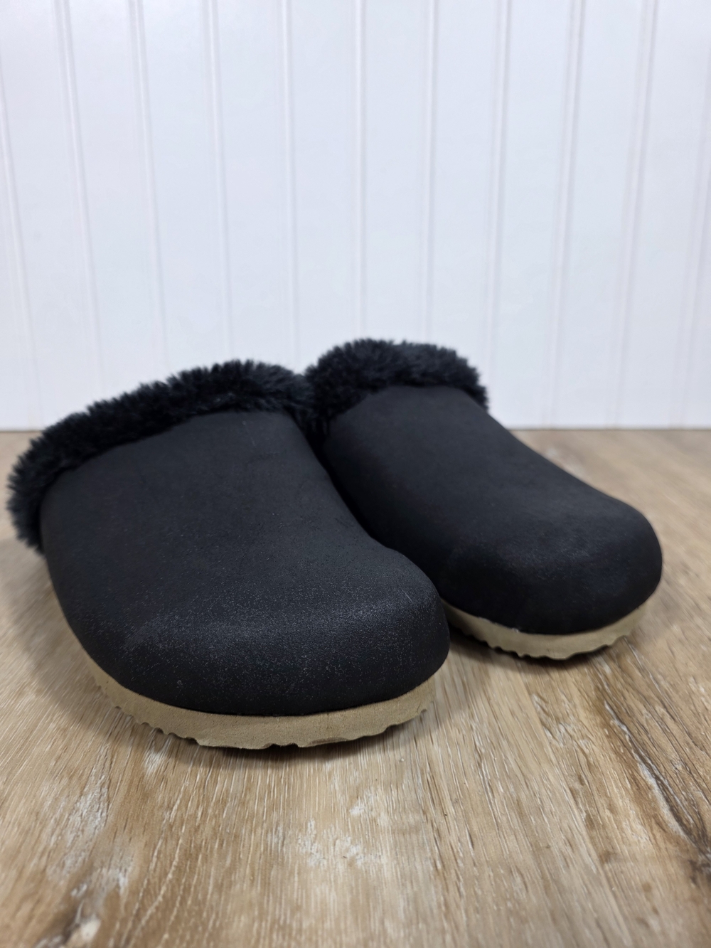 🆕️Aerie Women's Black Faux-Fur Lined Slip-On Mule